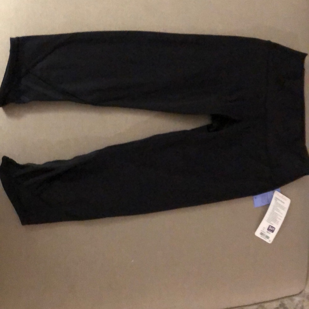 Black lulu lemon crop leggings
